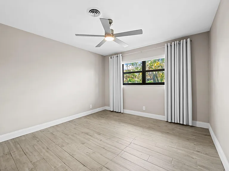 2700 NE 56th Ct #4B — Photo 13