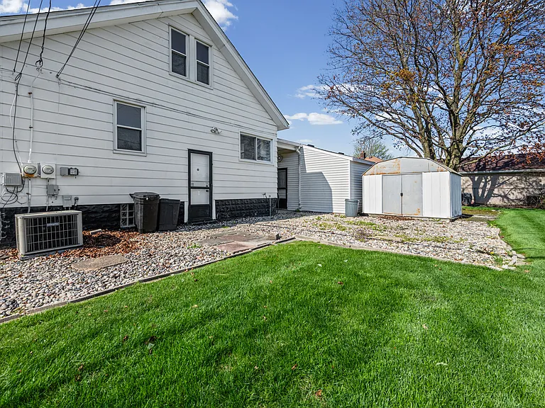 922 Mayflower Ave — Photo 9
