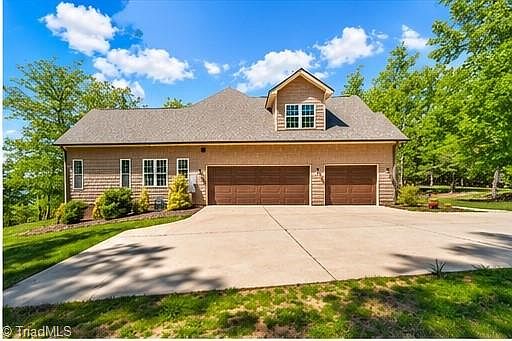 3rd image of 848 Sierra Trace Rd