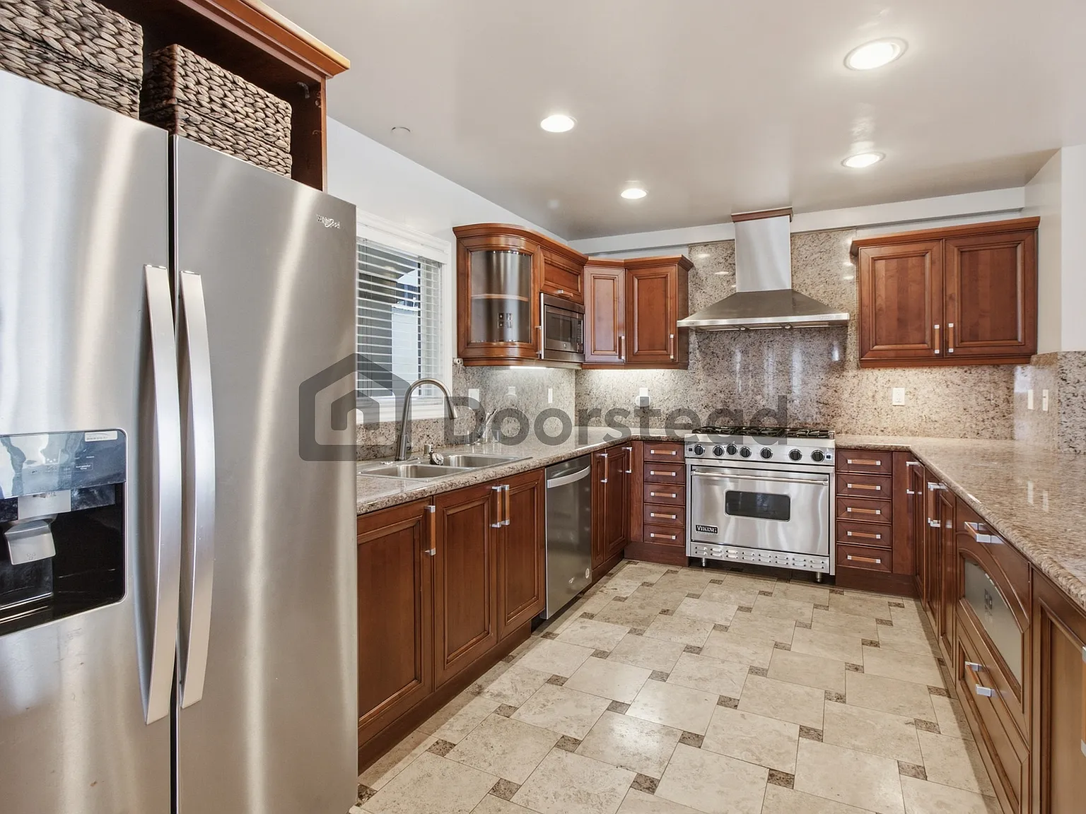 3 bed, 2.5 bath, 1645 sqft, $4,990 — Photo 3