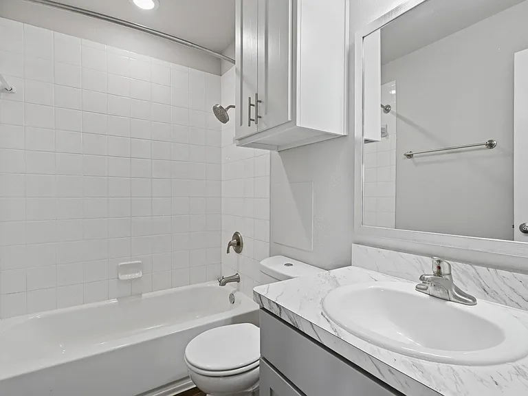 Muirfield Village B1 Bathroom
