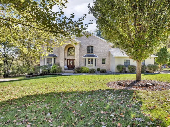 3613 Whispering Woods Dr, Jackson, MI 49201