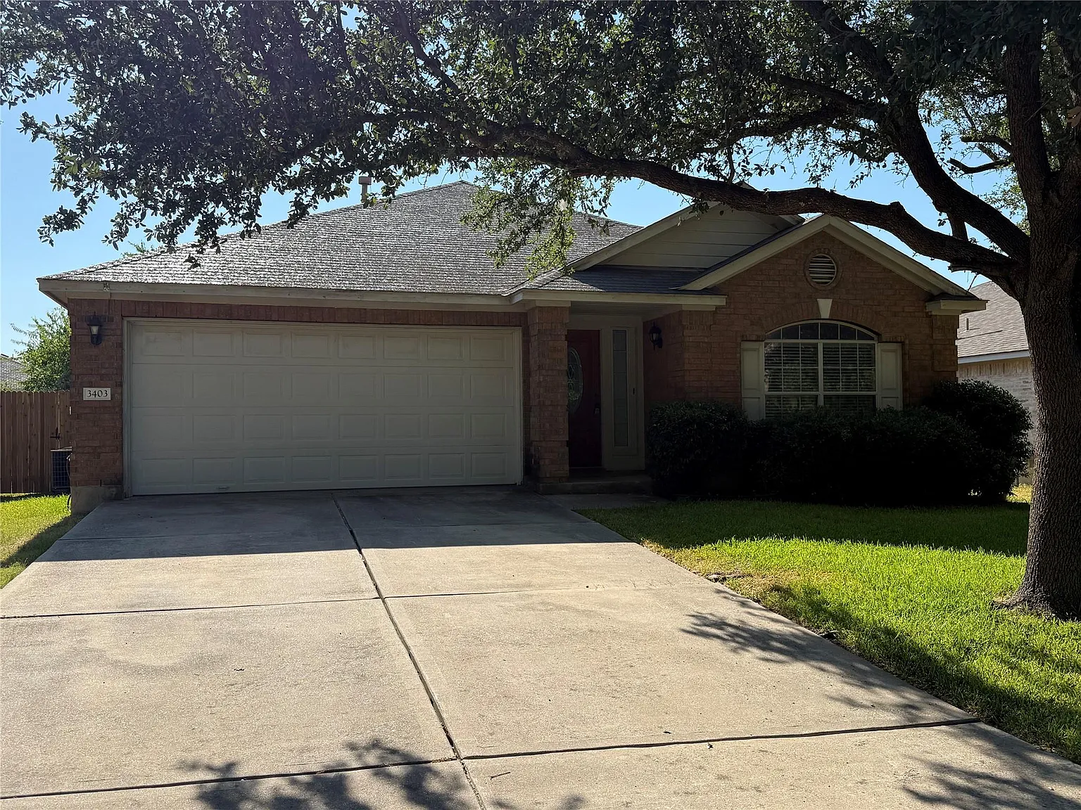 3 bed, 2.0 bath, 1915 sqft, $2,095 — Photo 1