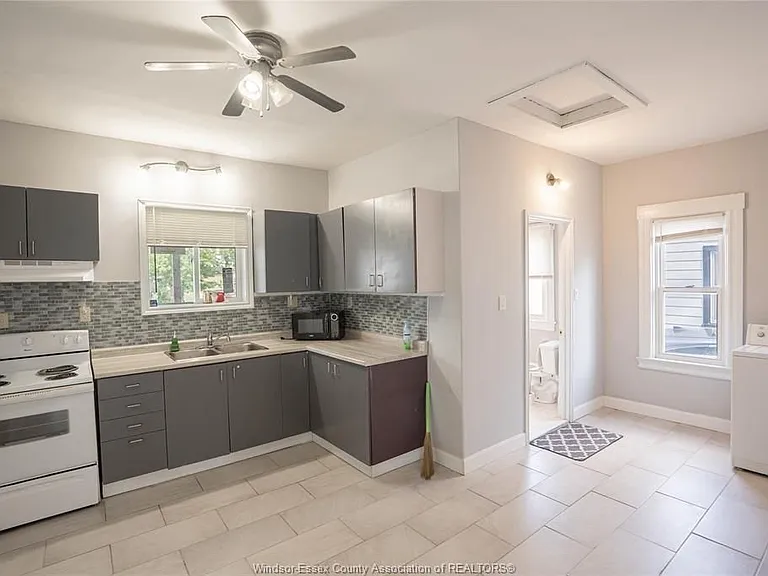 354 Curry Ave — Photo 5