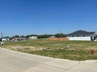 8900 White Horse Way, Lincoln, NE 68520