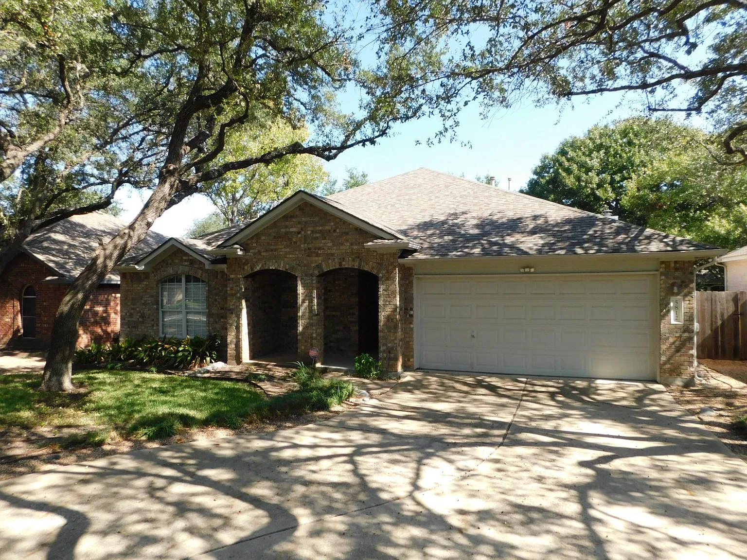 3 bed, 2.0 bath, 1859 sqft, $3,000 — Photo 2