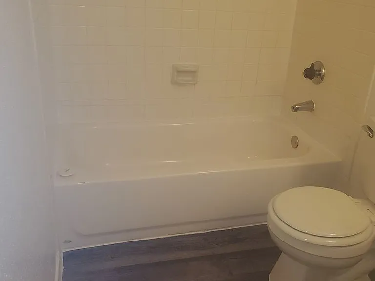 Ashford Creek Apartments — Photo 10