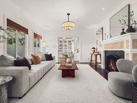 5th image of 233 Marguerita Ave