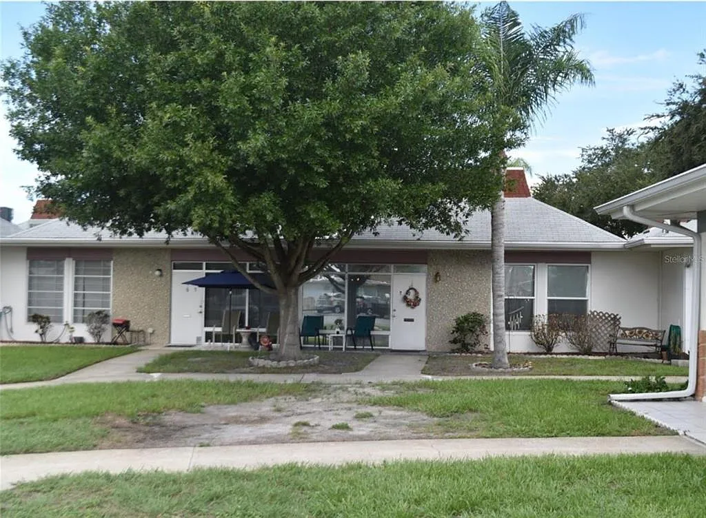 2 bed, 1.0 bath, 825 sqft, $1,300 — Photo 1