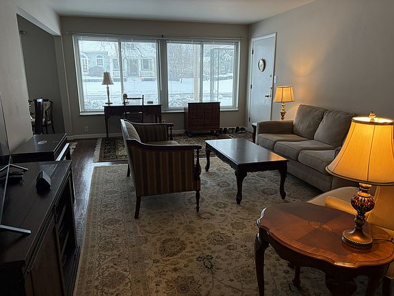 4th image of 1510 Beacon St #1