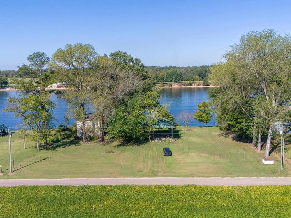 1705 Wilkinson Ferry Dr, Savannah, TN 38372