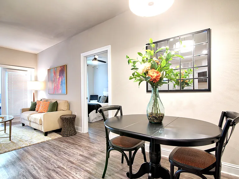 Silver Oaks Apartments — Photo 25