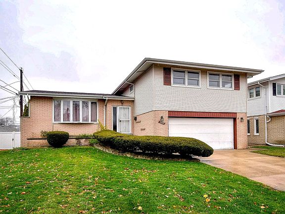 2nd image of 5532 W 103rd Pl