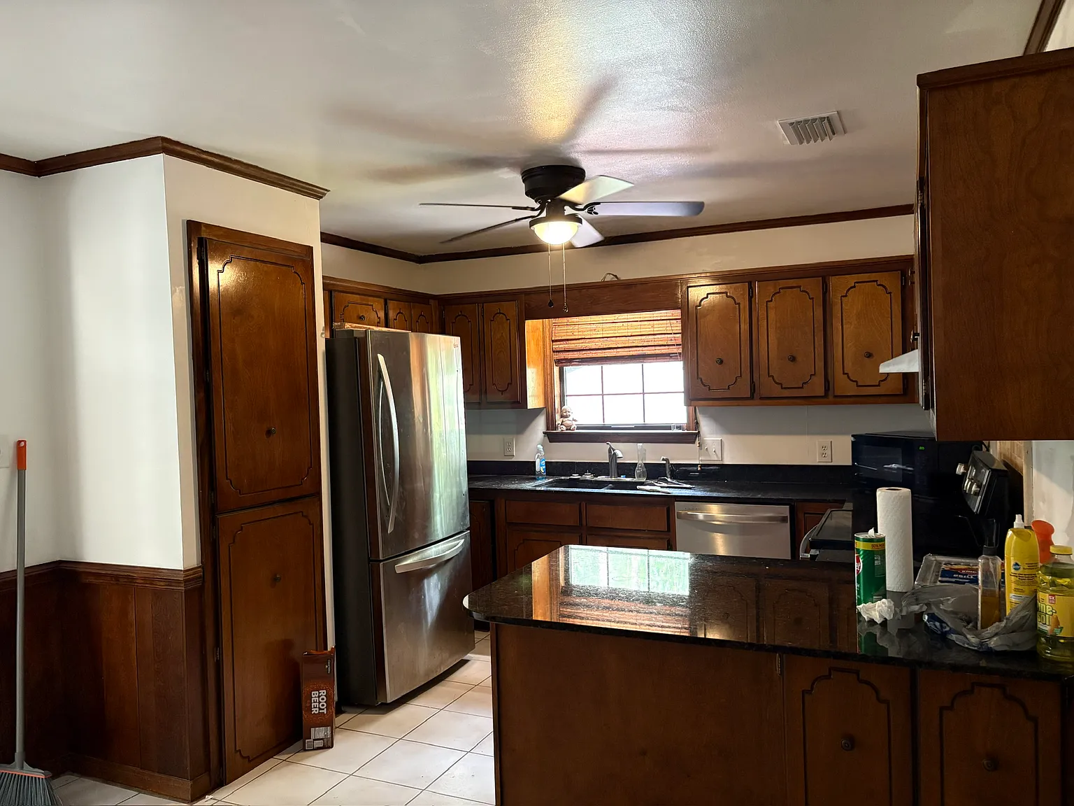 5 bed, 2282 sqft, $2,400 — Photo 2