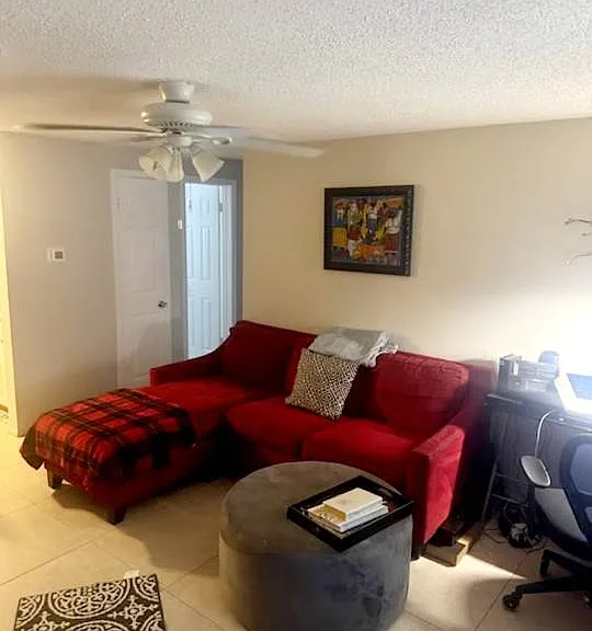 561 Laura Ln — Photo 3