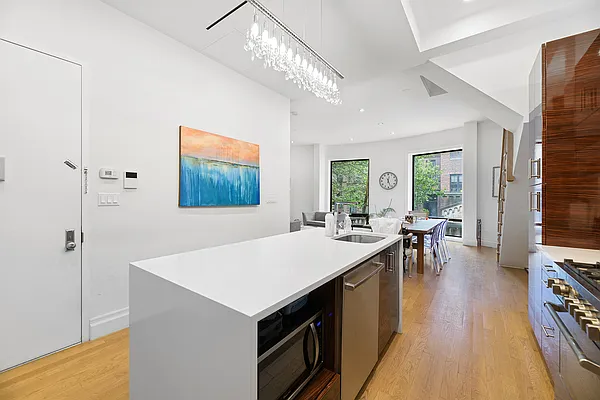 Rented by REAL New York | media 23