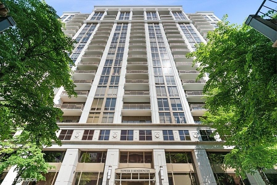 1st image of 1335 S Prairie Ave Unit 808