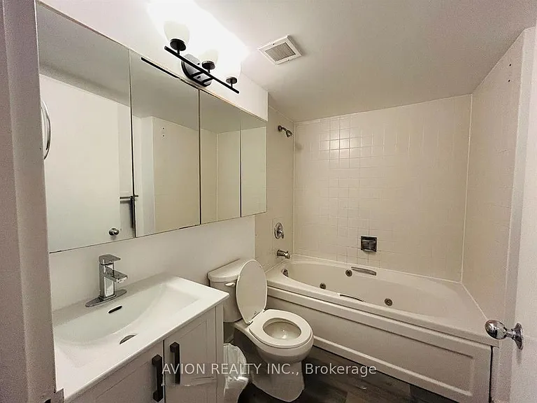 1055 Bay St #1214 — Photo 11