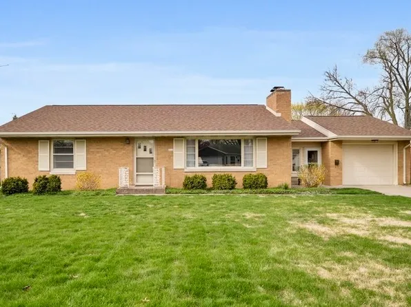 2112 E Taylor St, Bloomington, IL 61701