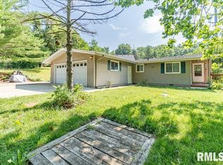 1142 N Leroy St, Germantown Hills, IL 61611