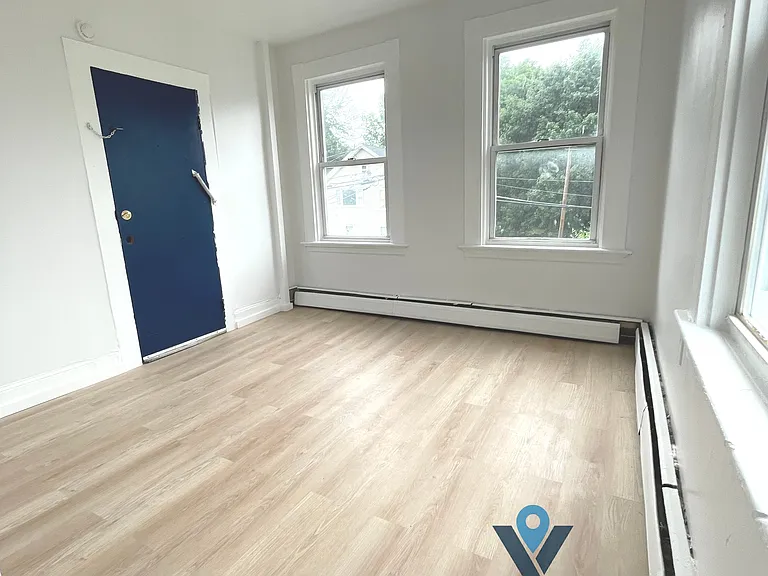 14 Crown St #2E — Photo 4
