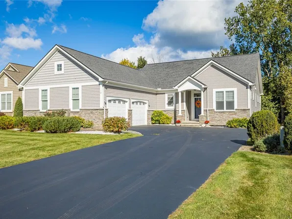 12 Colten Ct, Webster, NY 14580