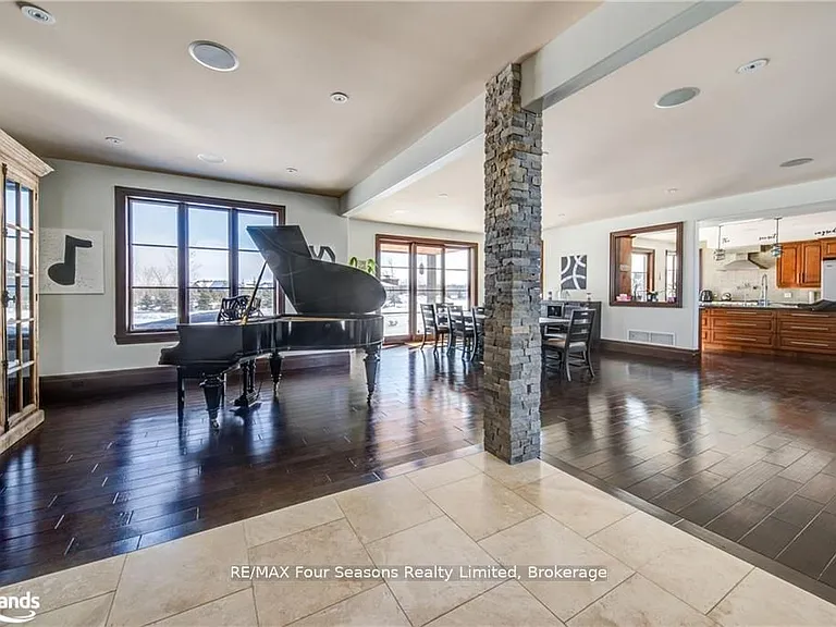 12 Windrose Valley Blvd — Photo 3