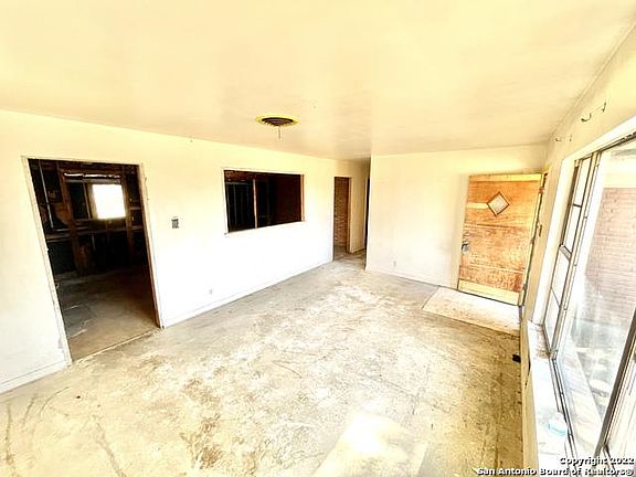 3rd image of 4903 Seabreeze Dr