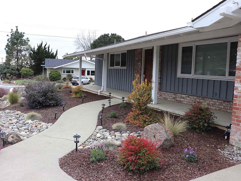 1st image of 2714 Oakes Dr
