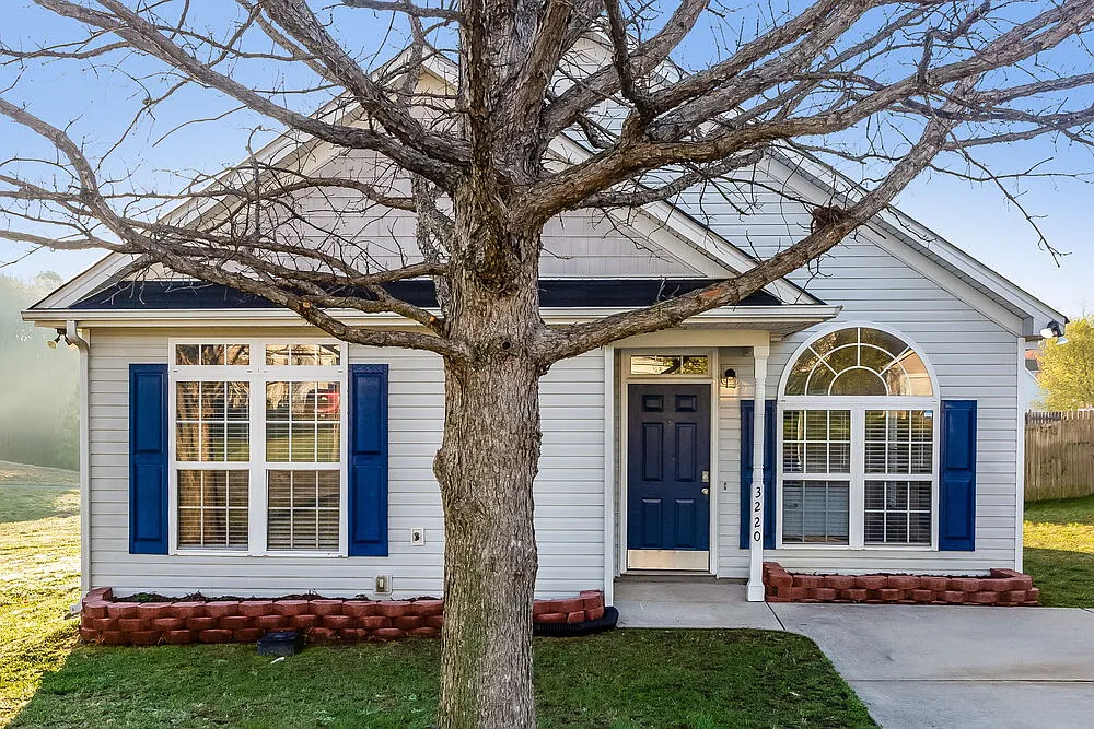 3 bed, 2.0 bath, 1199 sqft, $1,755 — Photo 1