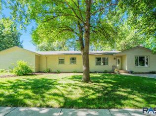 15 Park Ln, Canton, SD 57013