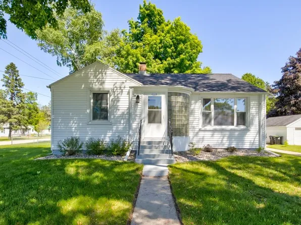 4320 4th St, Menominee, MI 49858