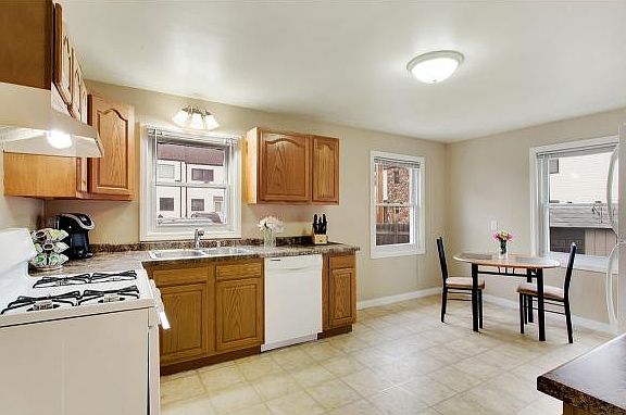 3rd image of 1753 Oakdale Ave