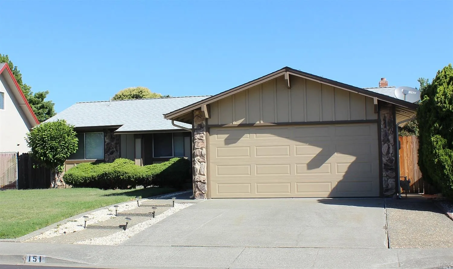 151 Fairview Dr photo 1