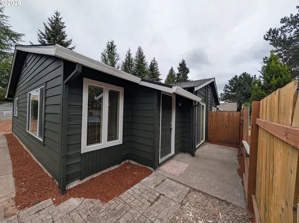 2027 SE River Rd, Hillsboro, OR 97123
