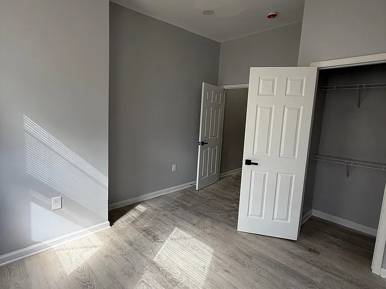 1806 N Mount St — Photo 16