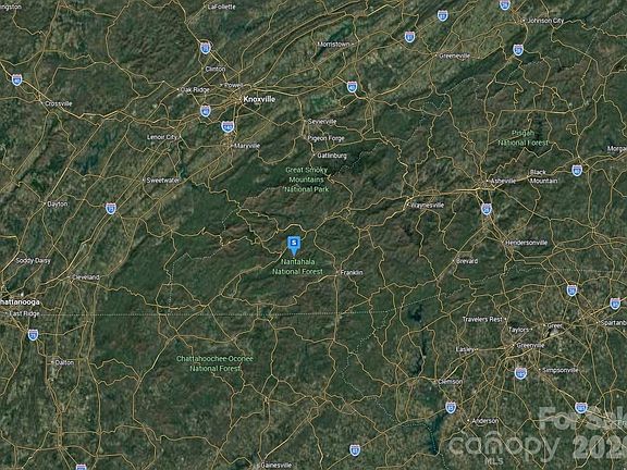 5th image of 330 Chimney Ridge Dr