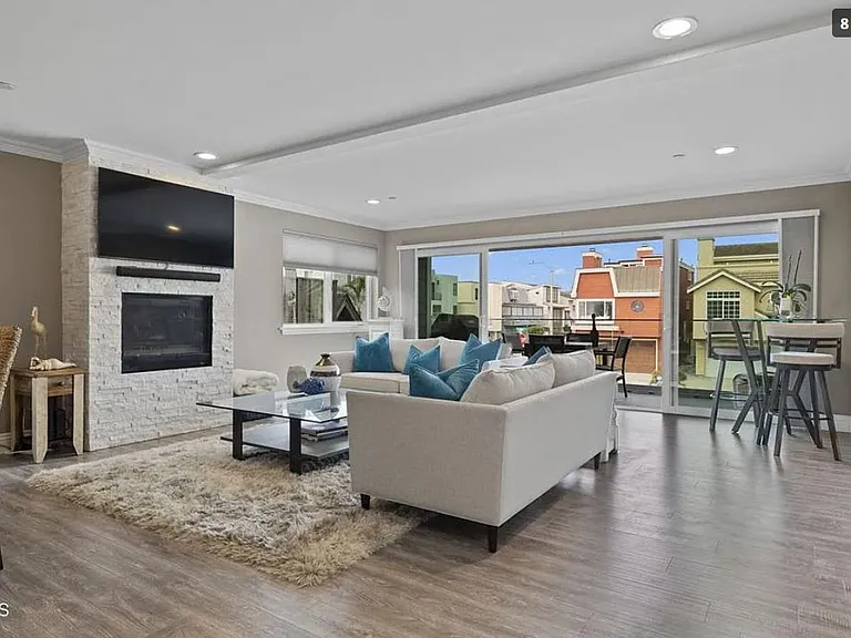 104 La Brea St — Photo 32