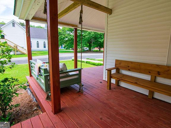 5th image of 322 Fort Ln