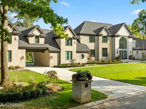 2866 Pine Bluffs Ct, Highland, MI 48357