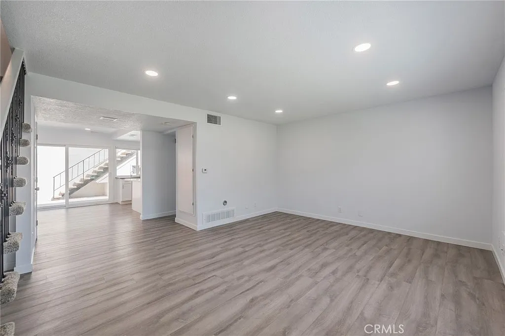 3 bed, 3.5 bath, 1320 sqft, $4,750 — Photo 3