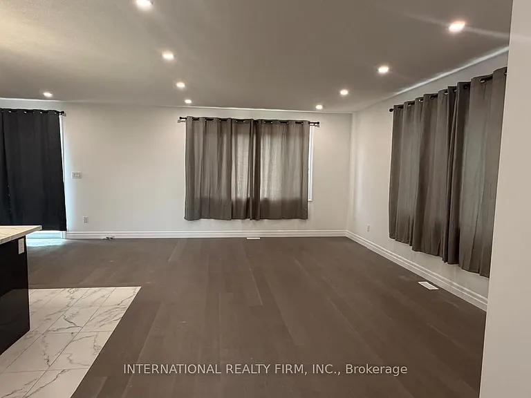 891 Darnley Blvd — Photo 24