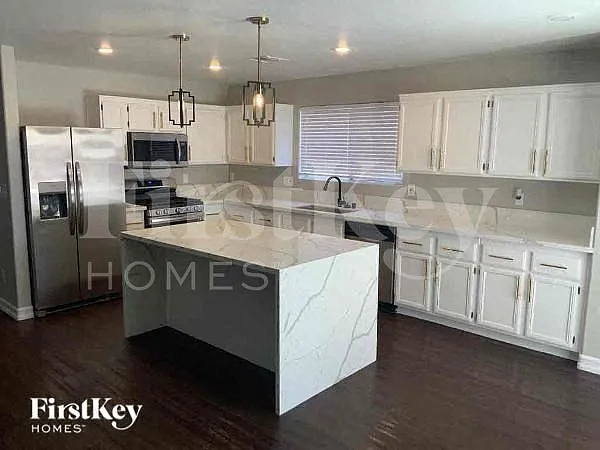 426 Hopedale Ave — Photo 4