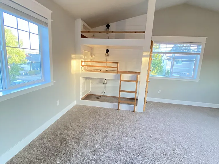 1055 Charlie Ave — Photo 29