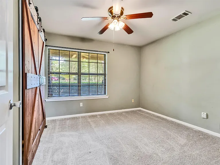 18085 Lake Dr E — Photo 30