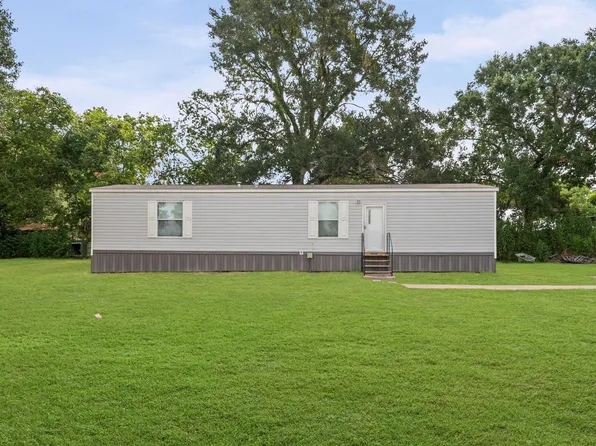 423 Silliman St, Sealy, TX 77474