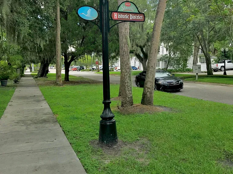 3 Bocks to First Street