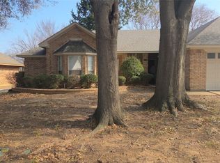 6009 Kenilworth Dr, Arlington, TX 76001