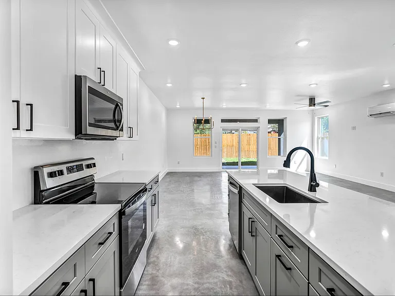 1006 E Marble St #B — Photo 5
