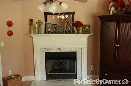 Living Room
						:
						Gas fireplace